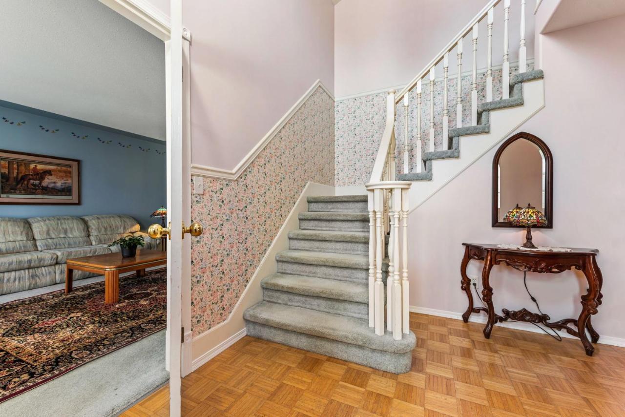B&B In Fraser Valley アボッツフォード エクステリア 写真